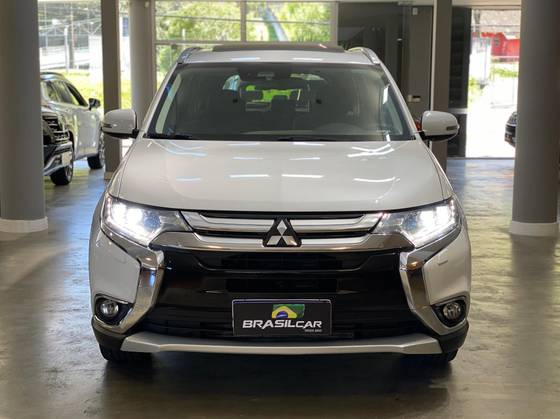 MITSUBISHI OUTLANDER 2.2 4X4 16V DIESEL 4P AUTOMÁTICO MITSUBISHI OUTLANDER 2.2 4X4 16V DIESEL 4P AUTOMÁTICO